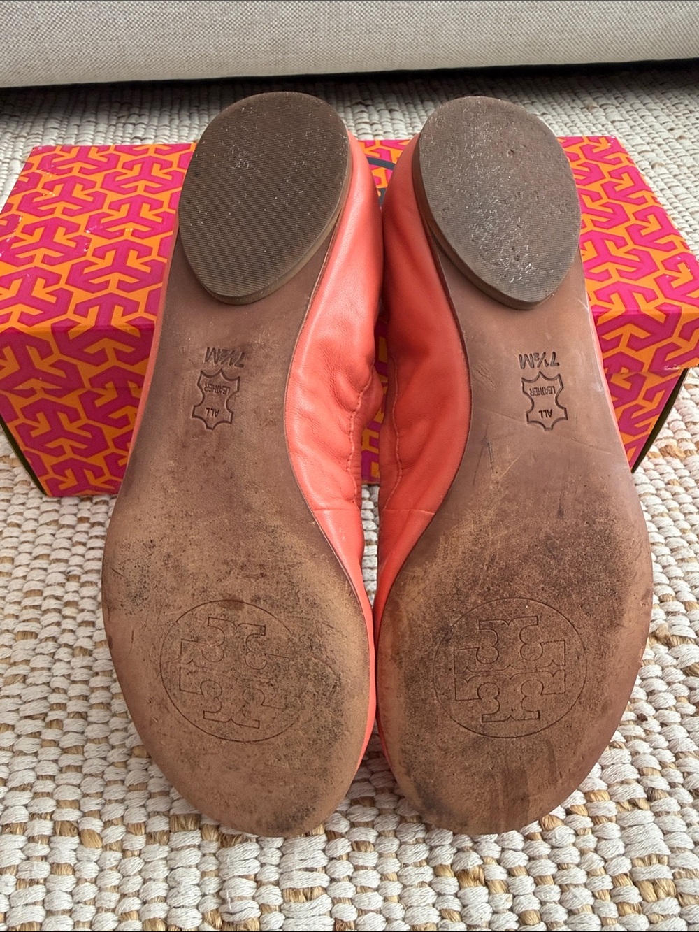 Tory Burch Coral Leather Rosette Flats with Gold Logo - Picture 6 of 7